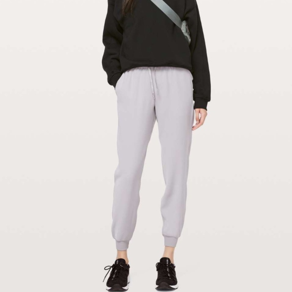 LULULEMON On The Fly Jogger In Silverscreen Size 6